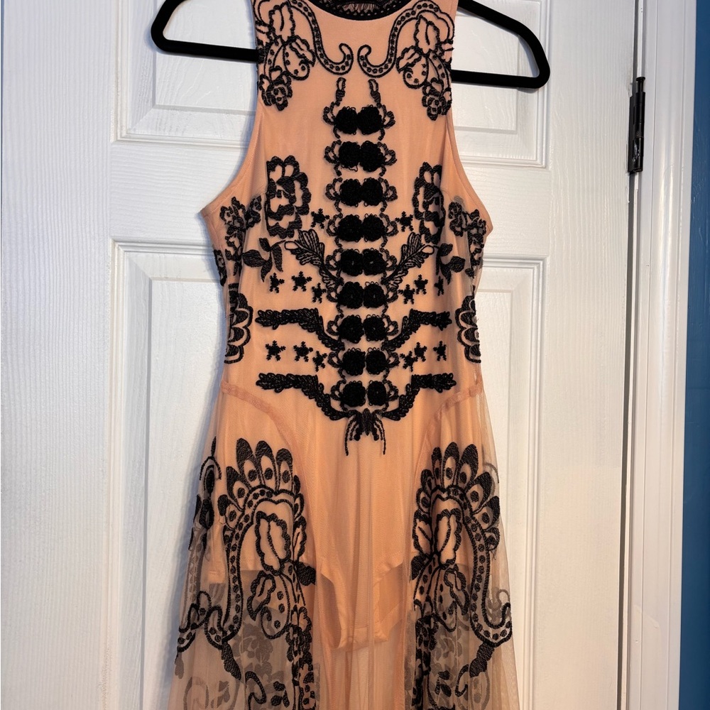 Elegant Black and light pink embroidered Lace Dress, xs